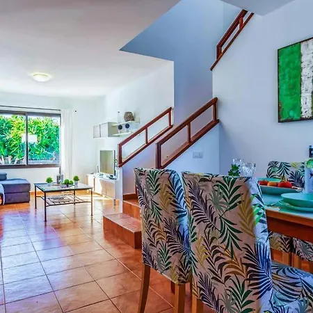 Playa Blanca Sleeps 5 Pool Air Con Wifi Villa Playa Blanca (Lanzarote)
