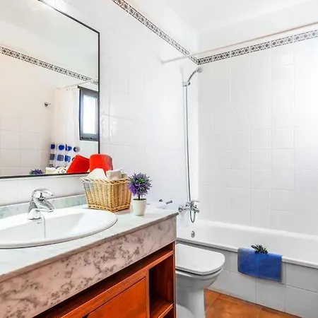 Playa Blanca Sleeps 5 Pool Air Con Wifi Villa