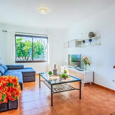 Playa Blanca Sleeps 5 Pool Air Con Wifi Villa Playa Blanca (Lanzarote)