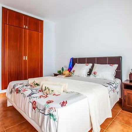Playa Blanca Sleeps 5 Pool Air Con Wifi