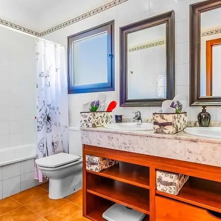 Playa Blanca Sleeps 5 Pool Air Con Wifi بلايا بلانكا